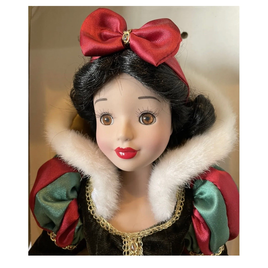 Snow white ceramic Doll Vintage 1987