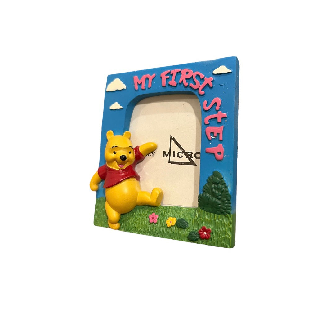 Winnie the Pooh Picture frame ‘my first step’
برواز ويني الدبدوب صغير لصوره شخصيه