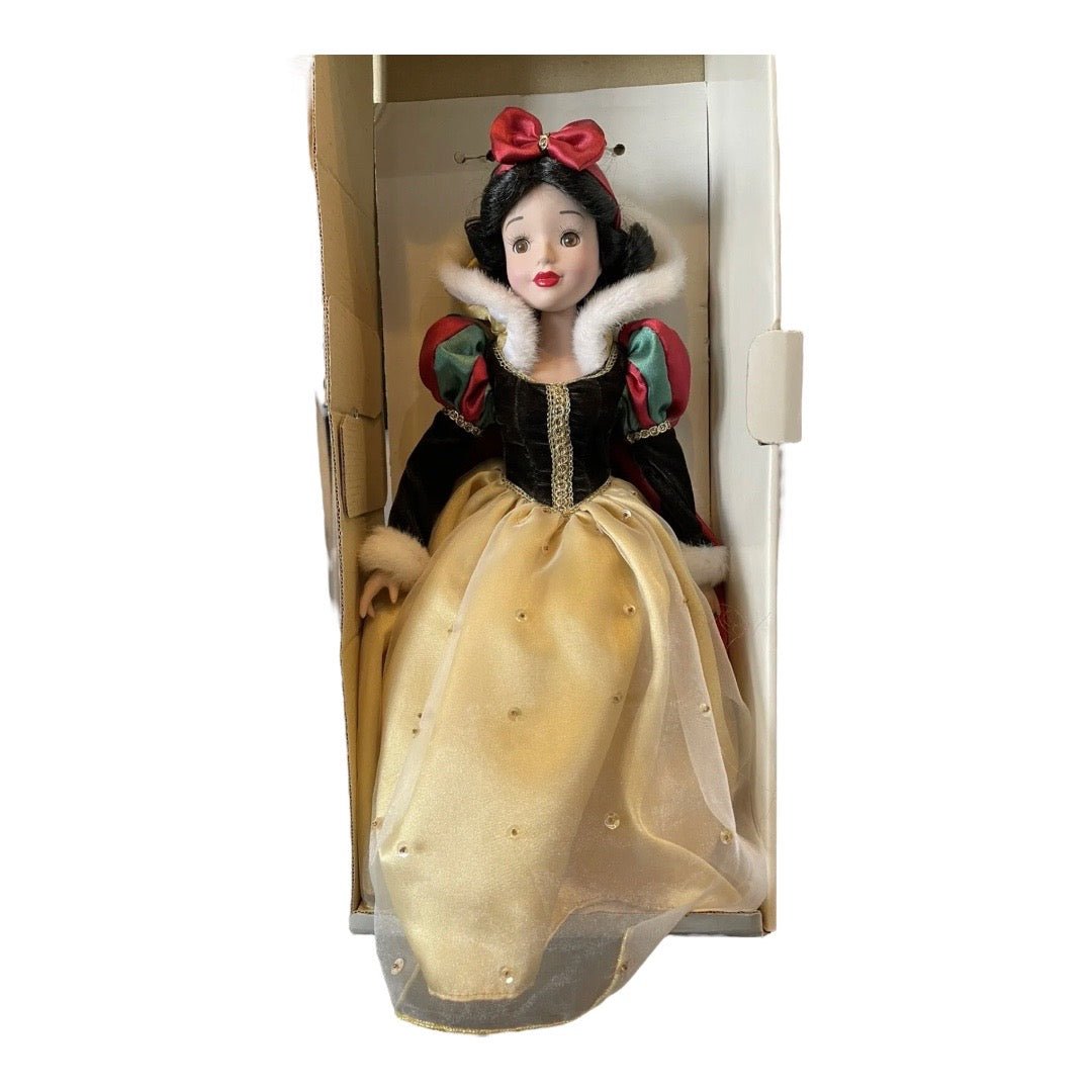 Snow white ceramic Doll Vintage 1987