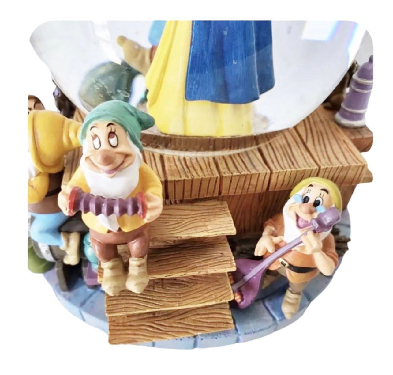 Snow White & the seven dwarfs Snow Globe