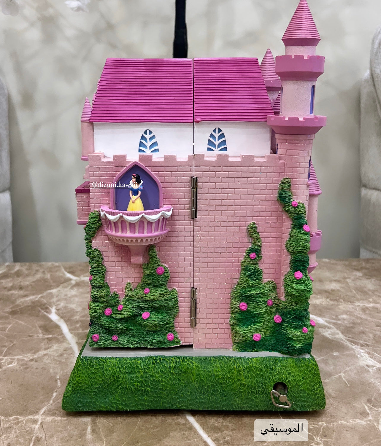 Disney Princess Castle SnowGlobe بلوره على شكل قصر لأميرات ديزني - الحجم كبير وثقيله