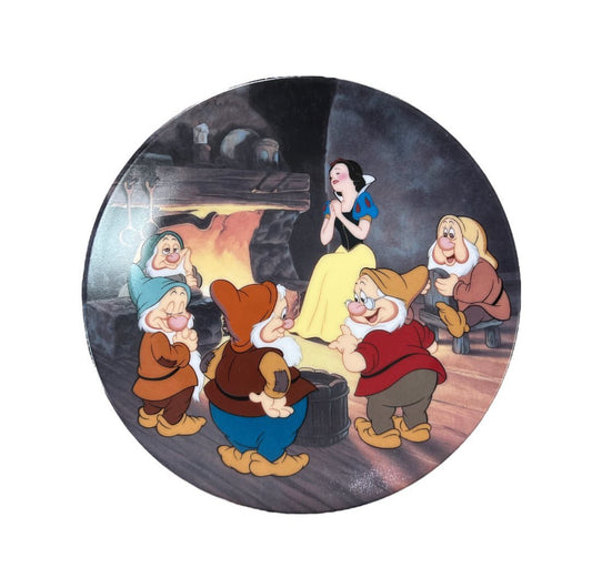 Snow White & The Seven Dwarfs plate صحن زينه سنووايت والأقزام "fireside love story " ✨ 90s