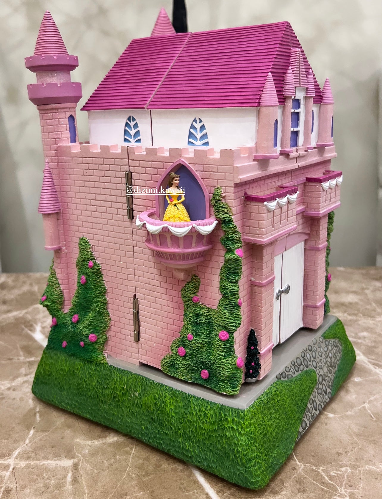 Disney Princess Castle SnowGlobe بلوره على شكل قصر لأميرات ديزني - الحجم كبير وثقيله